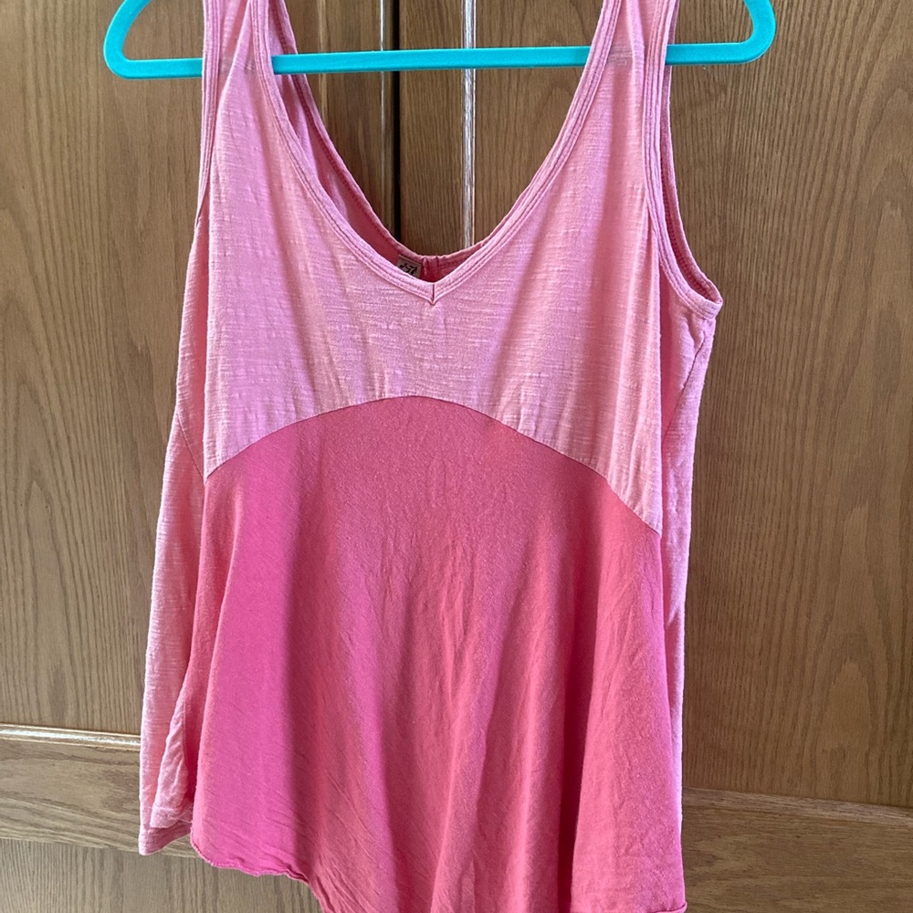 Two piece set of Cotton kerchief hem tank tops. Two tone Peach and White
